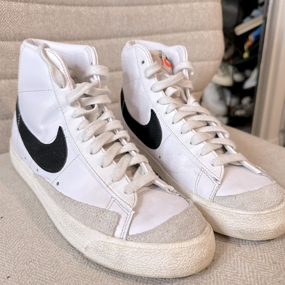 Nike women’s Blazers